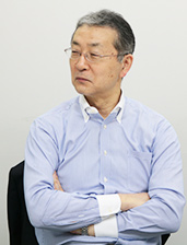 市井氏