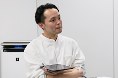 伊藤氏