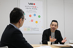 ParadeAll株式会社　代表取締役鈴木氏とVIPO事務局長市井　対談の様子