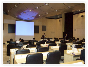 セミナーの目的と概要を説明するVIPO石川事務局長